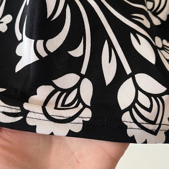 NWT Vince Camuto Rich Black/White Off Shoulder Blouse Women’s Medium - Picture 4 of 15